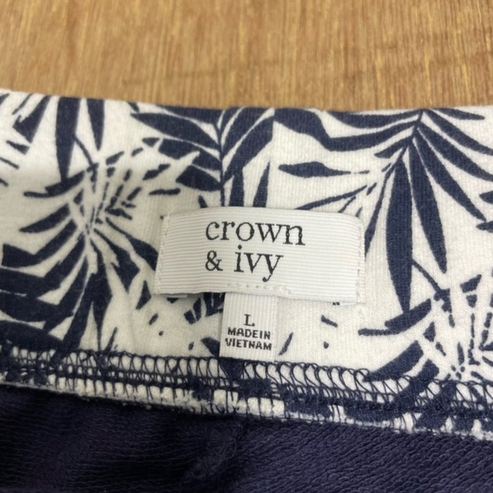 Crown & Ivy Blue Skort Size Large with pockets